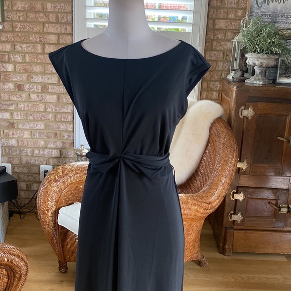 ANN TAYLOR  BLACK CAP SLEEVE BELTED DRESS 8 NEW STRETCHY - Picture 3 of 10